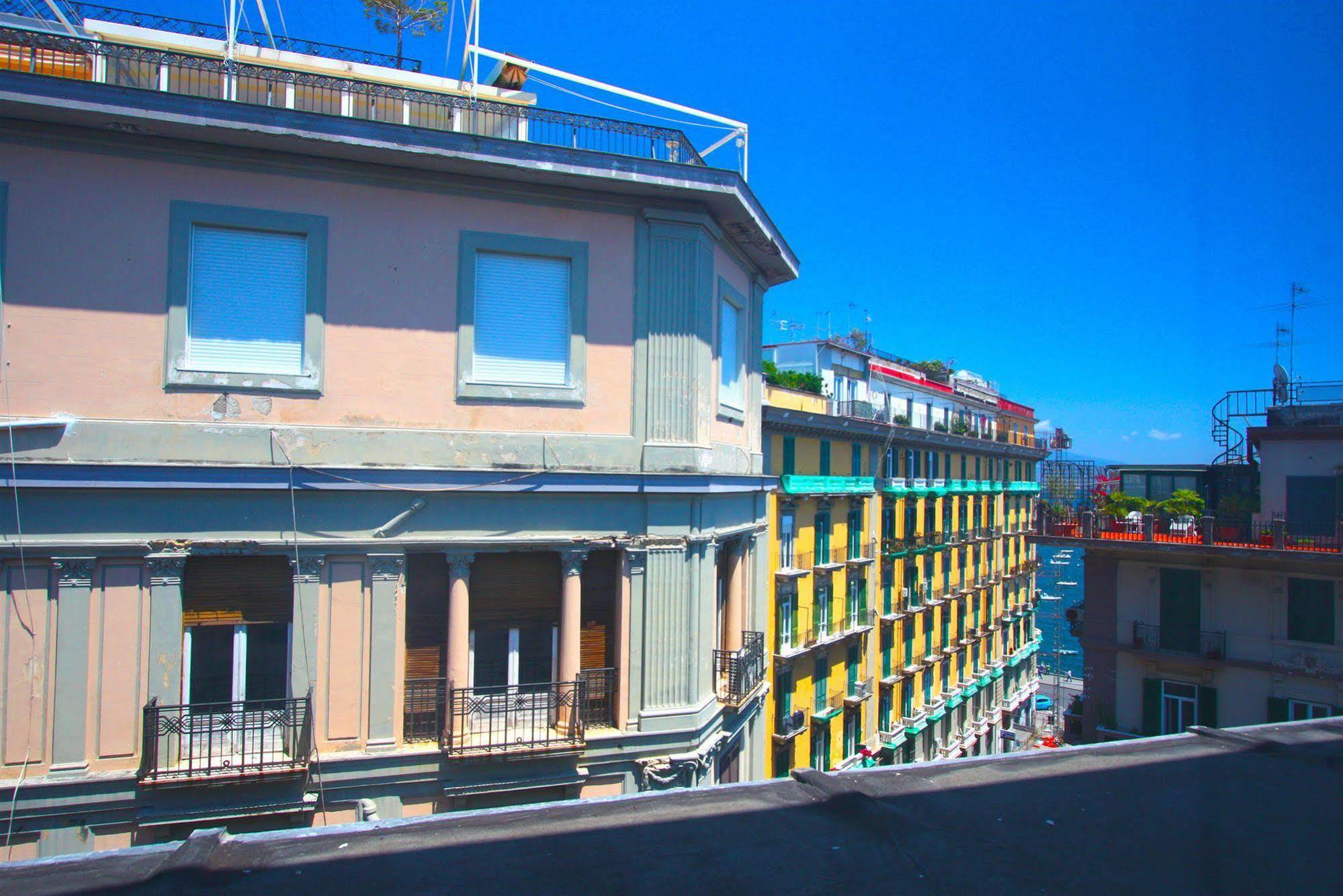 Megaride Santa Lucia Bed & Breakfast Naples Exterior photo